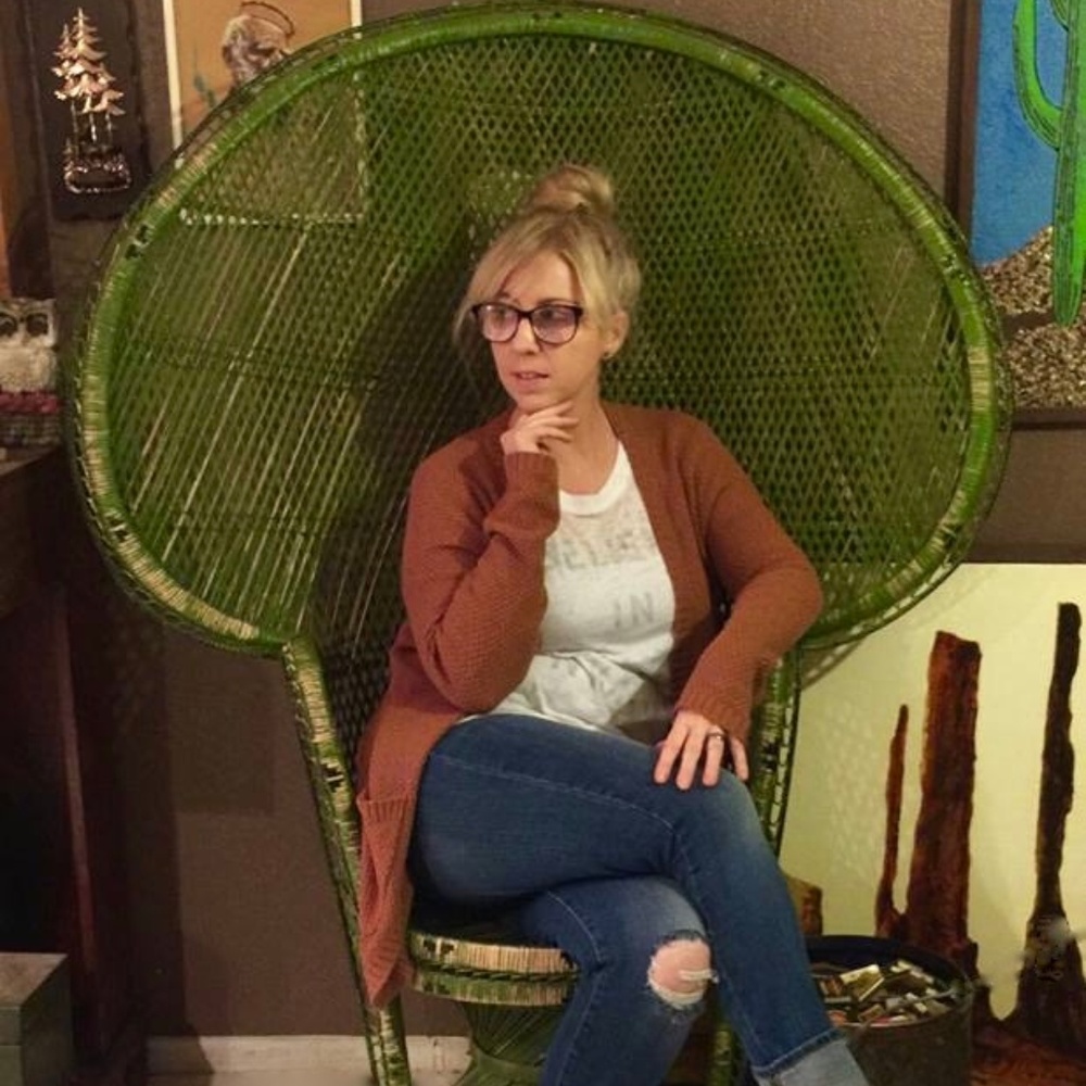 aries. lover of tacos. believer in magic. obsessed with all things 70's & 80's